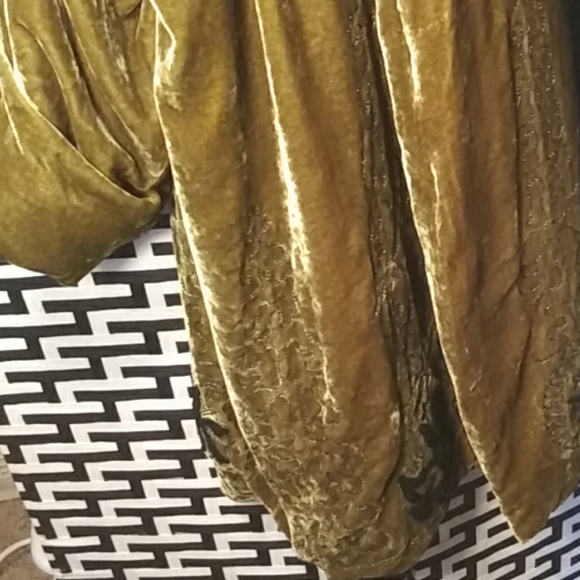 50''/52'' around under arm chest measurements, Velvet Coat - Picture 7 of 8